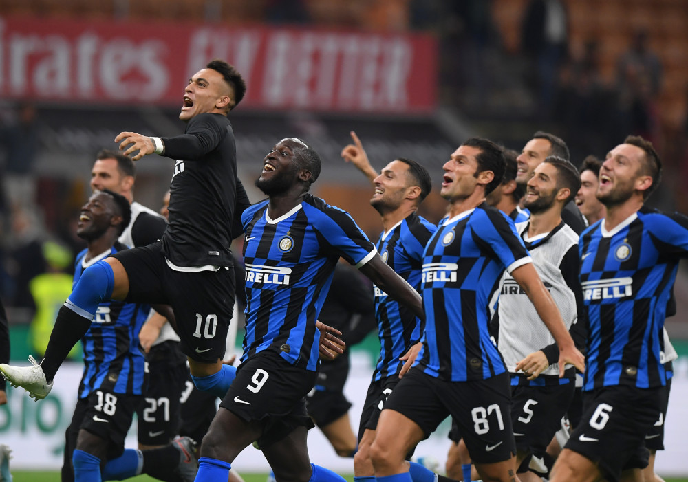 亚当·沃顿的欧冠梦：曼联的挑战与机遇